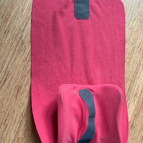 NEW Trtl Super Soft Travel Neck Support Pillow Hypo Fleece Ergo Brace Coral - Picture 5 of 6